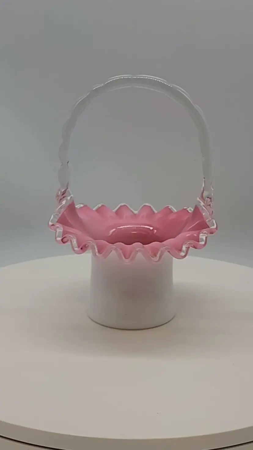 VINTAGE FENTON PEACH CREST BASKET
