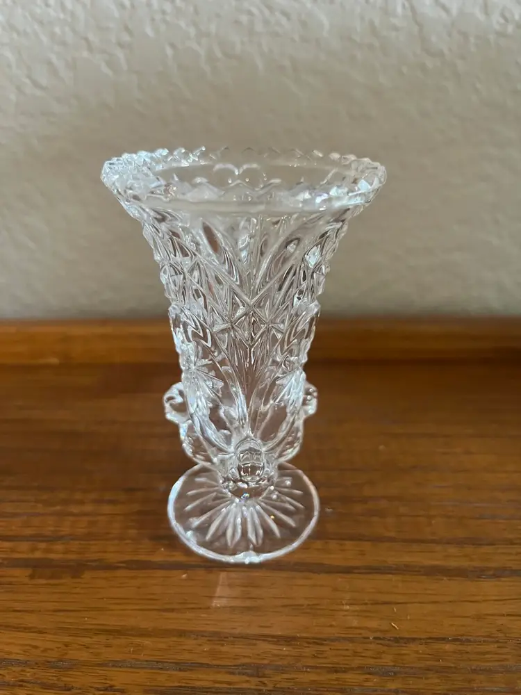 Vintage Hofbauer Byrdes  Bud Vase Figural Birds Base Germany Sawtooth Edge