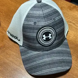 Under Armor Flex Fit Hat. (used but in nice shape)
