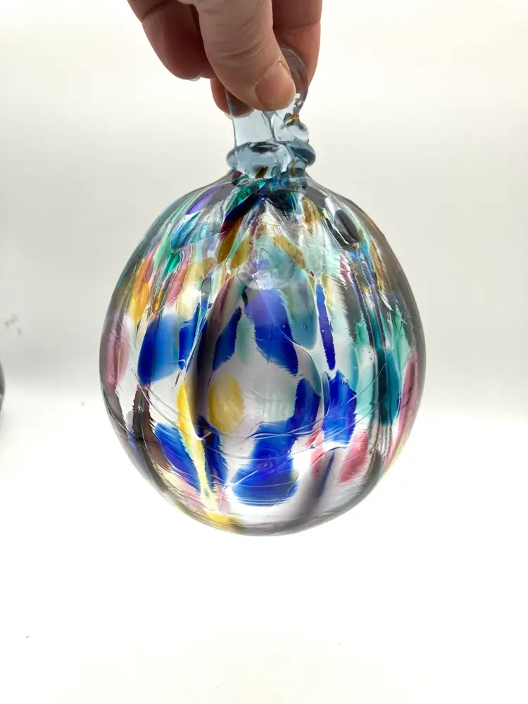BIN - Jangles Scotland Hand Blown Art Glass Holiday Ornament /Bud vase / Essential Oil Vessel…. 6.25” Tall