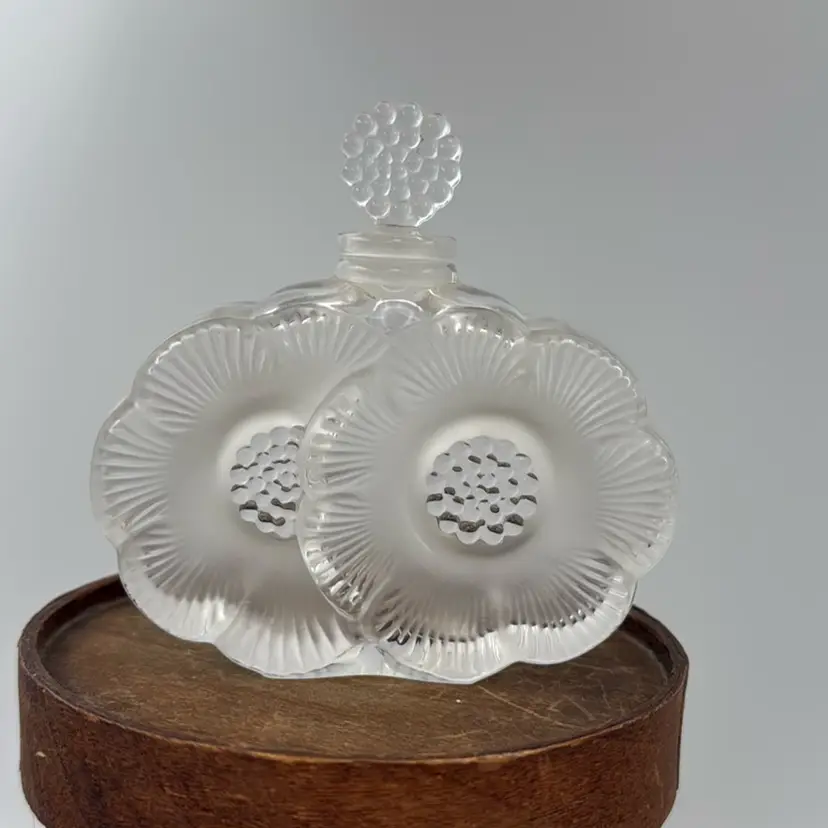 Rene Lalique Signed Duex Fleur Two Flowers Frosted Crystal Perfume Bottle - 3.75” Tall With Stopper