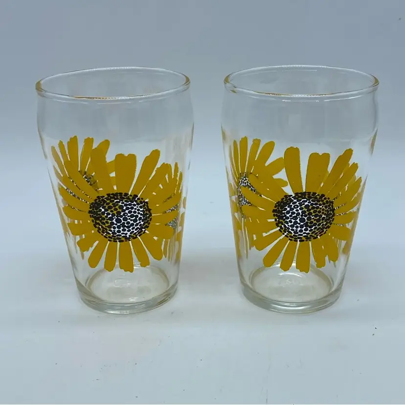 #1332 1970s A pair of vintage clear glass tumblers with yellow sunflower decals 4”