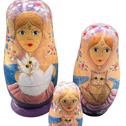 Nesting Dolls w/ Cats- Note Missing Bottom Of One