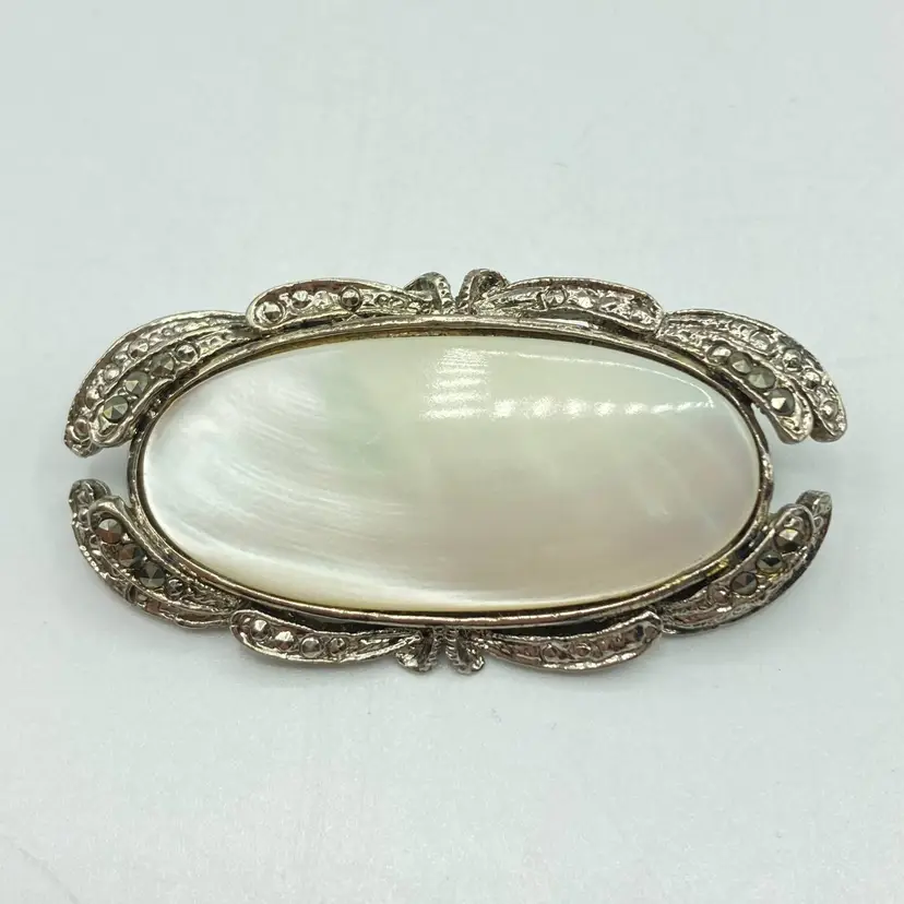 Vintage 925 Sterling Silver Mother of Pearl Shell Marcasite Oval Brooch Pin