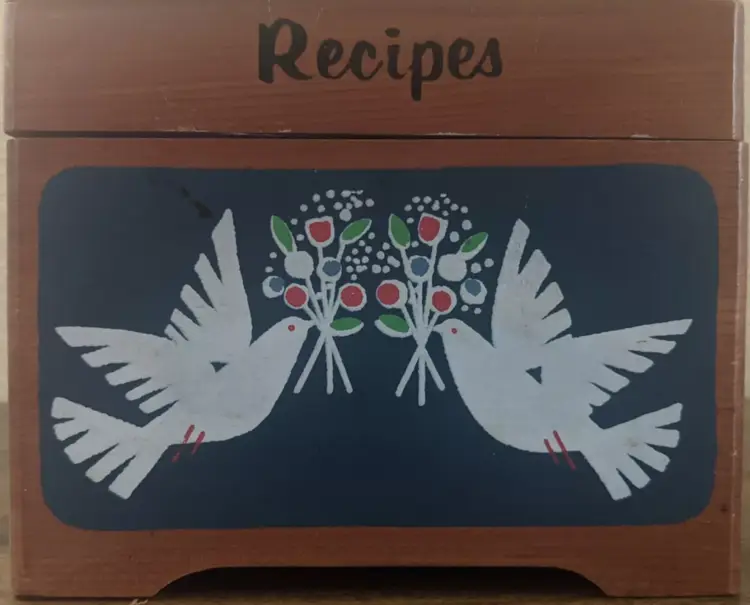 Nevco Wood Doves Recipe Box *Full Of Personal Recipes* Painted Japan