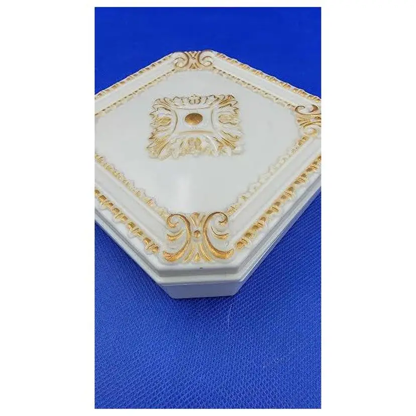 VINTAGE PLASTIC? TRINKET/JEWELRY BOX