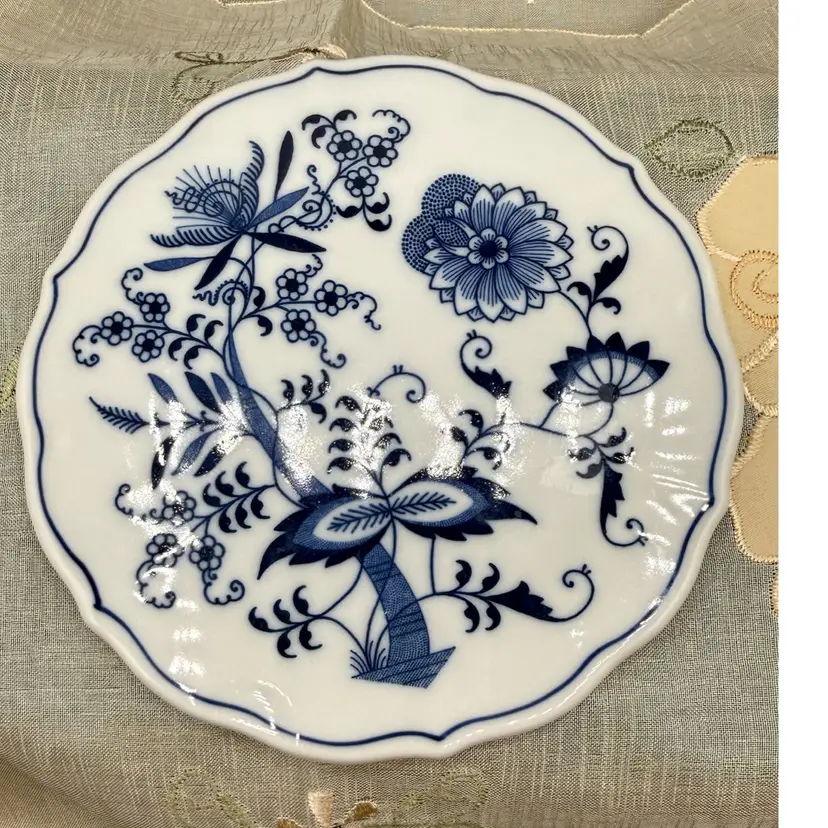 Vintage Blue Danube 5.5” Porcelain Trivet - Blue Onion Pattern - Scalloped Hot Plate