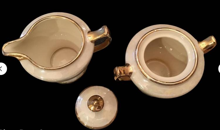 Vintage Ivory Lusterware With Heavy Gold Accent Creamer And Sugar
W/Handles