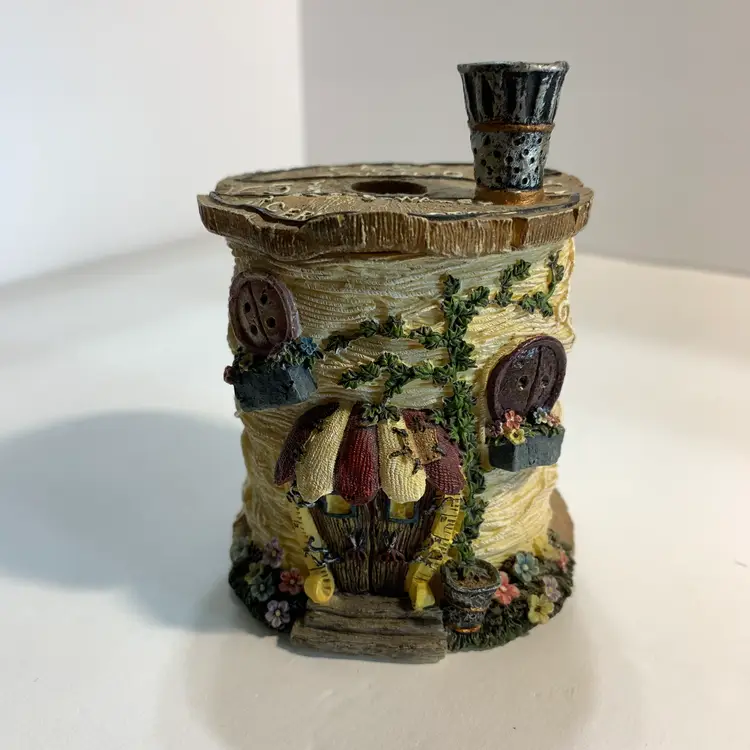 Boyd's Bears "Miss Thimbleton's House O'Thread" Box