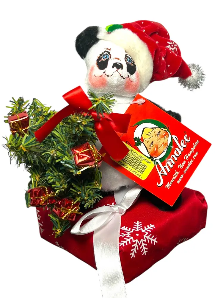 Annalee Present Panda Holding Tree 9" Christmas Doll 2007