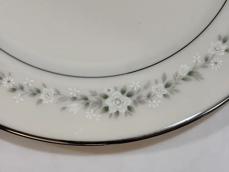 Noritake Heather Place Settings & Serving Pieces
