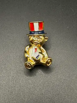 A113 - Avon Patriotic Bear Pin