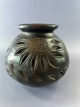 Vintage Barro Negro Oaxaca Mexico Folk Art Black Clay Pottery Vase 5” X 5”