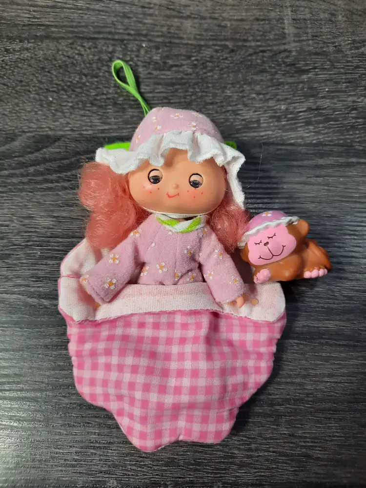 Vintage 1984 Sweet Sleeper Raspberry Tart With Rhubarb Strawberry Shortcake Doll