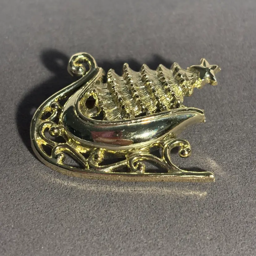 Vintage Goldtone Christmas Tree in Sleigh Brooch Pin