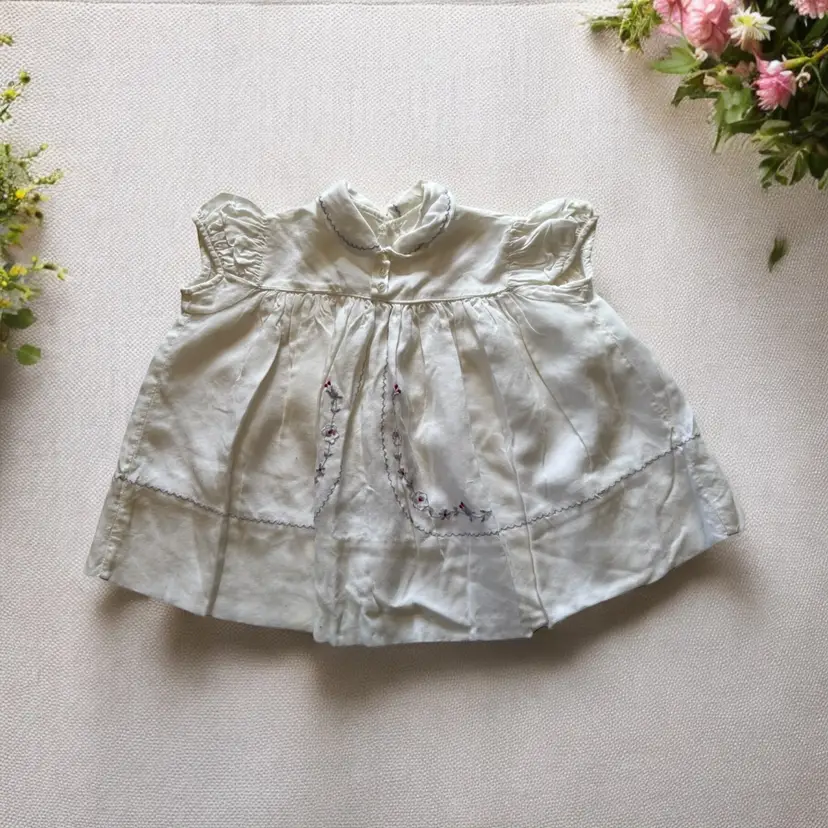 Vintage Infant Gown. Baby Girl Layette Dress. Peter Pan Collar with Sweet Purple Embroidery. 0-12 Months. Measurements in Photos.