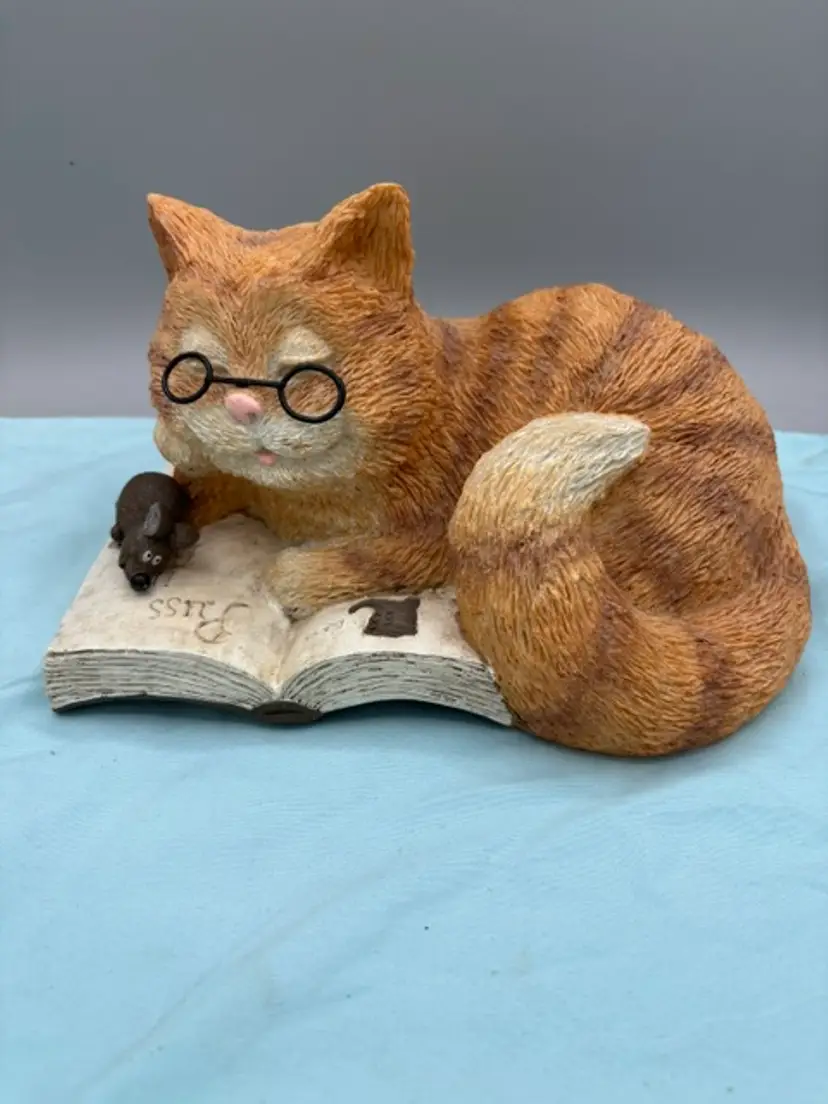 Orange Resin Tabby Cat Reading Book 9" X 6" Figurine..2-22