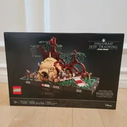 Lego Star Wars 75330 - Dagobah Jedi Training diorama, New & Sealed