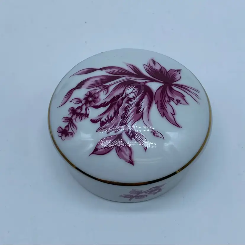 #4129 Hollohaza porcelain trinket box with purple floral decoration.