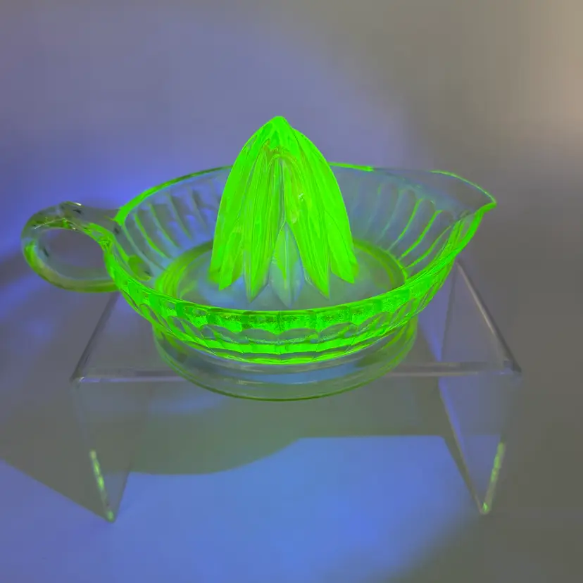 Vintage Vaseline Uranium Green Depression Glass Citrus Juicer Reamer