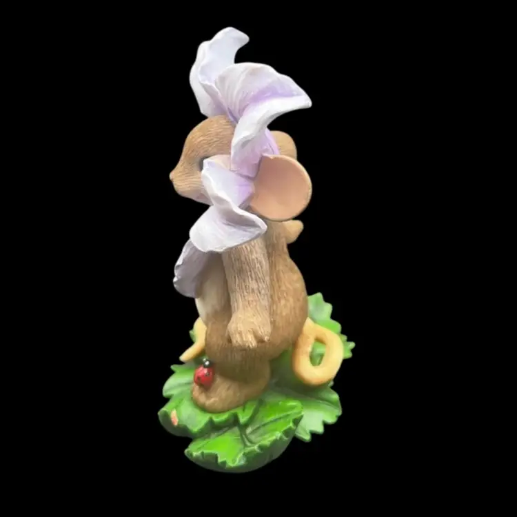 #257A Enesco Charming Tails "YOU'VE BLOSSOMED!" Figurine 4035266
Adorable Mouse With A Flower Around It’s Face And A Ladybug On Her Foot