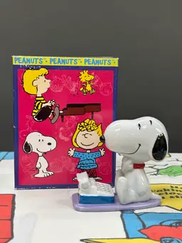 Snoopy as the Literary Ace Figurine