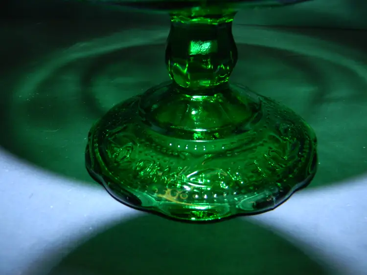 Glass Pedestal Compote Emerald Green in color, Fruit, Candy bowl, came with a lid