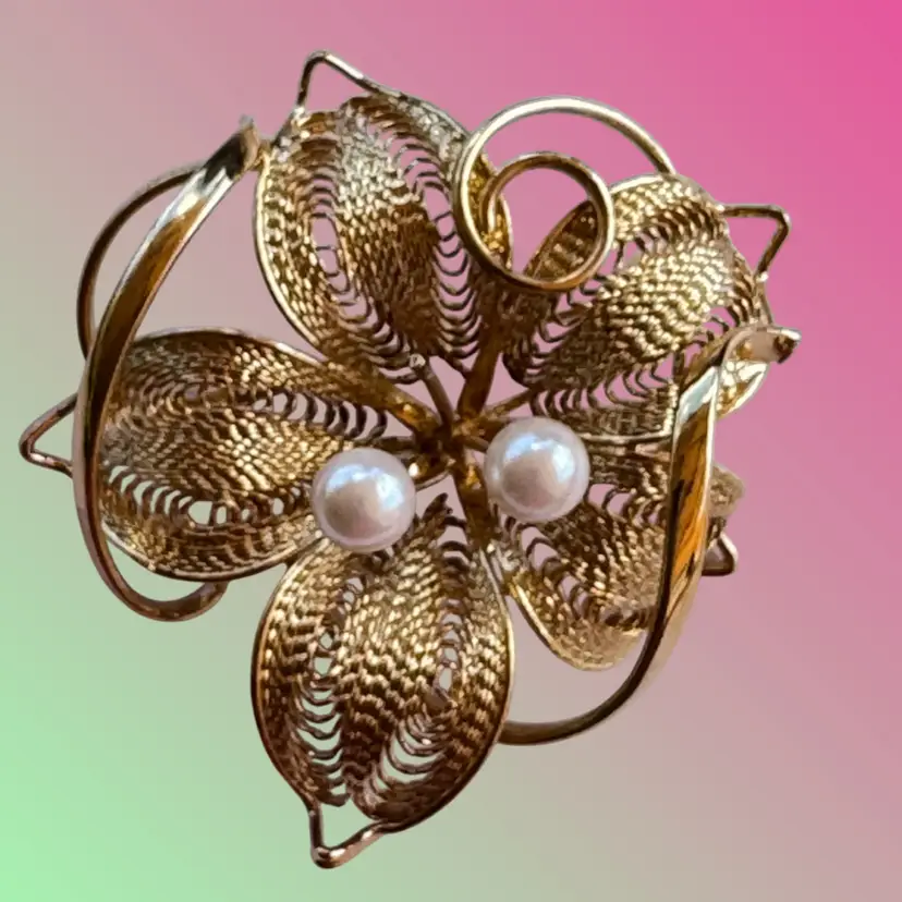 #28. Vintage Gold Plated Mesh Petal Flower Pin Brooch Faux Pearl Accents Retro 1.75β Diameter