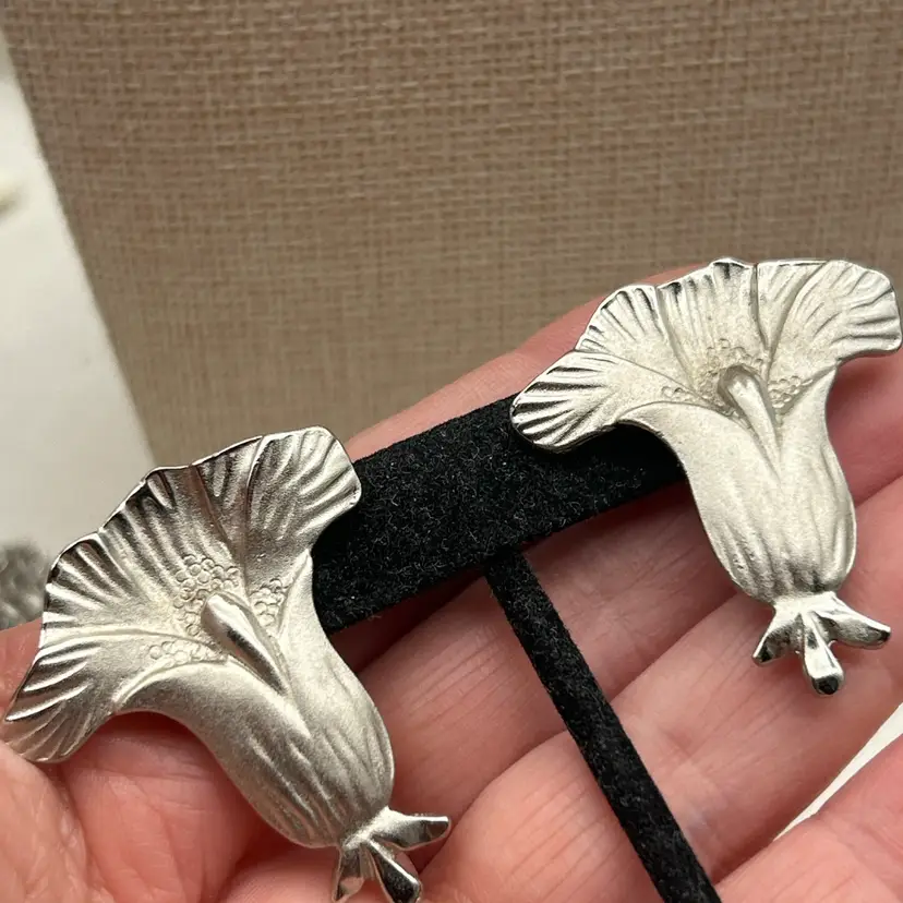 Matte Silver Tone Floral Earrings 1.5” Calla Lily Style Botanical Stud Earrings