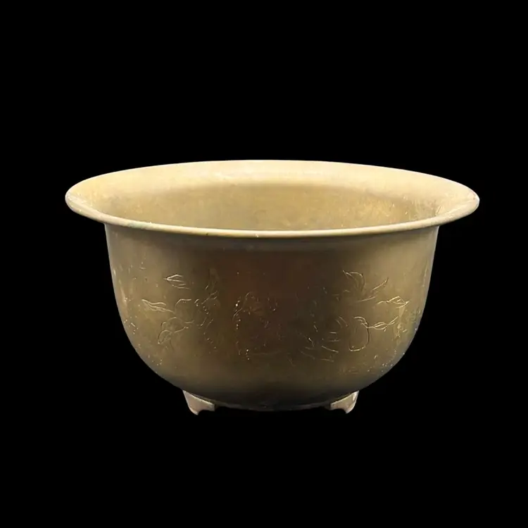 Brass Footed Bowl with 4 Doilies   6"
