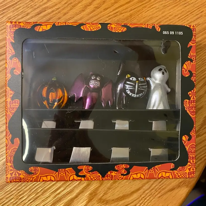 Set of 4 Halloween Spreaders - New