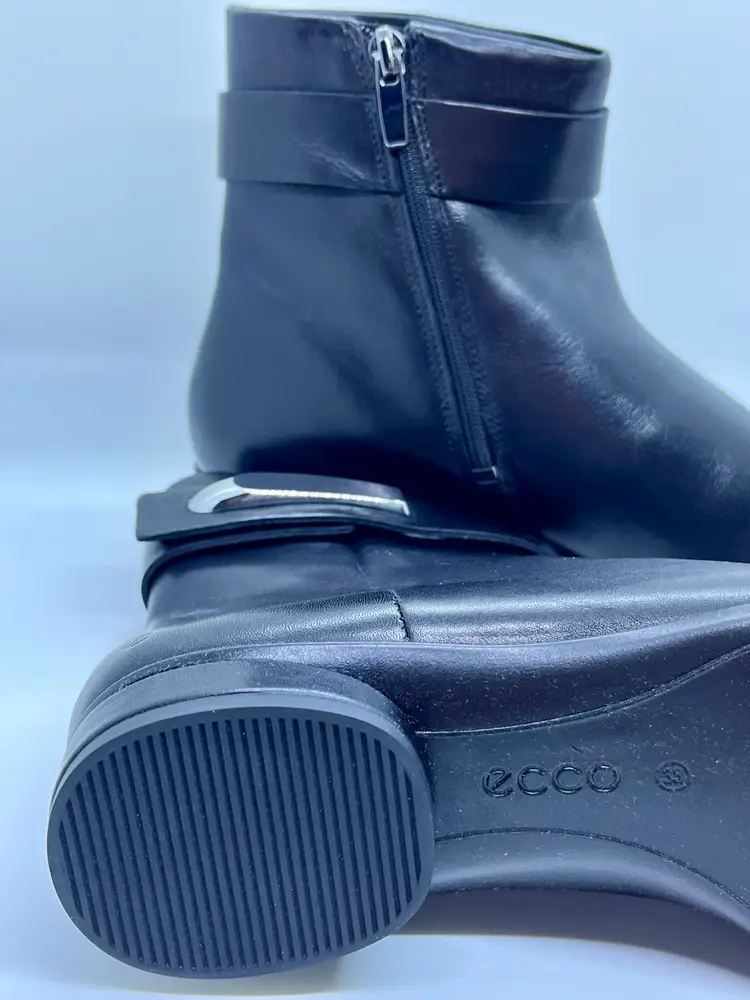 ECCO Women's Sculpted LX Luxury Modern Boot with Silver Accent SZ 38