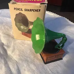 129 Miniature Painted Die Cast Vintage Phonograph Record Player Pencil Sharpener In Box