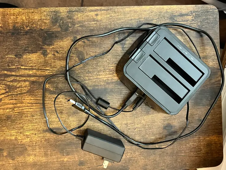 Insignia 2-Bay Dual Hard Drive HDD Docking Station NS-PCHDEDS19 - No Box (VG)