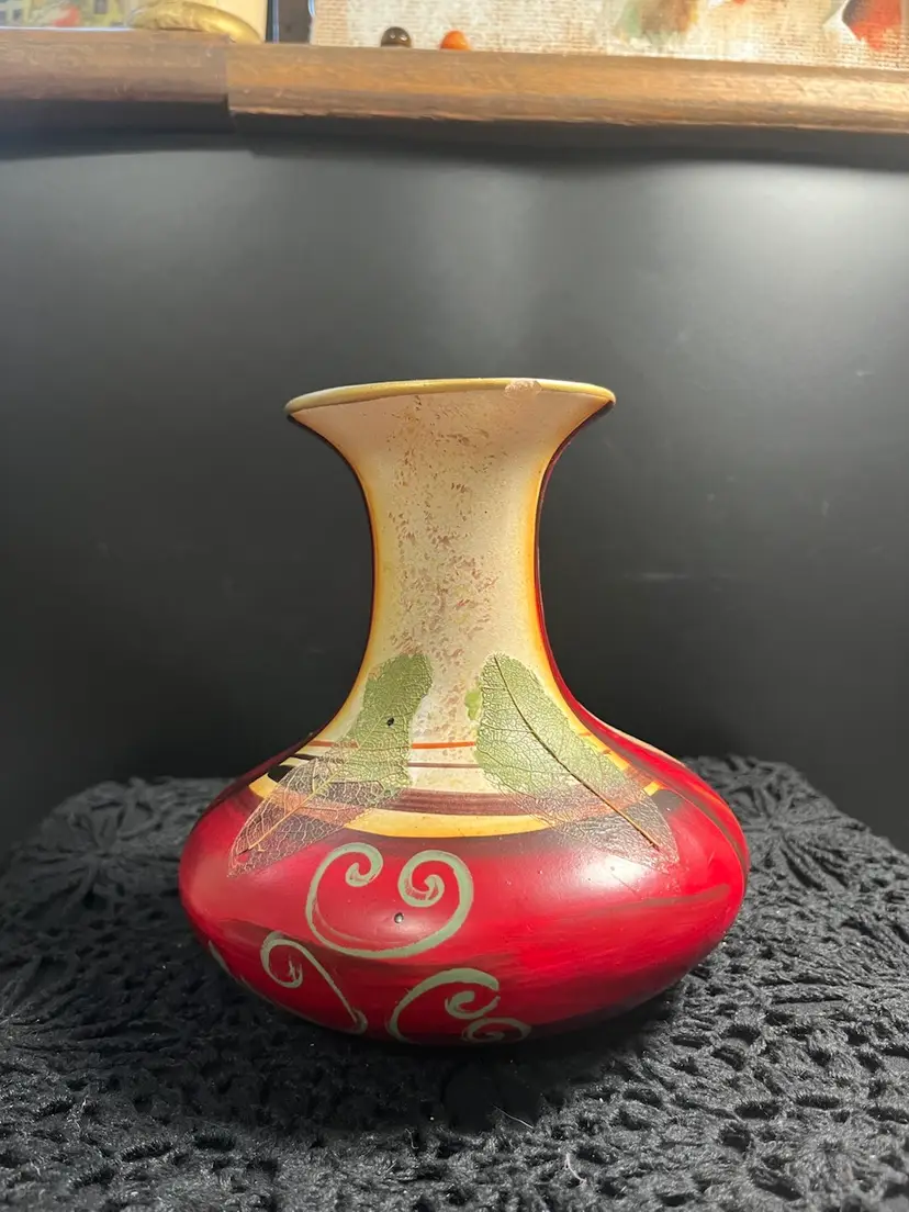 Red/Beige/Black Pottery-Squat Bottom-w/ Textured Leaf Impressions