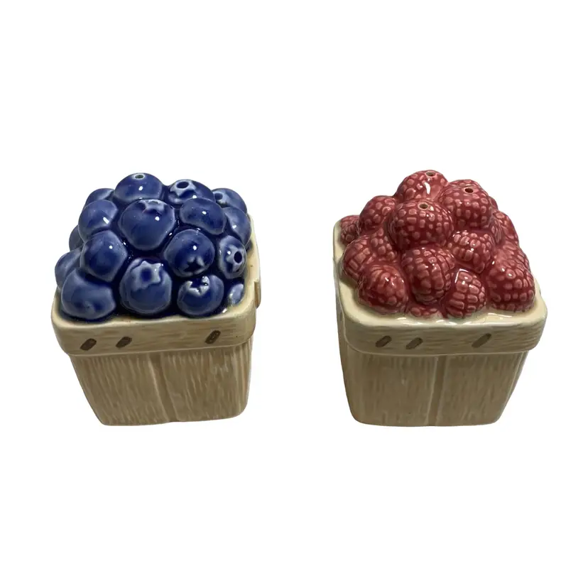 VTG 1993 Fruit Baskets, Salt And Pepper Shakers. Blueberries And Red Raspberries. HHD Mexico. No Stoppers