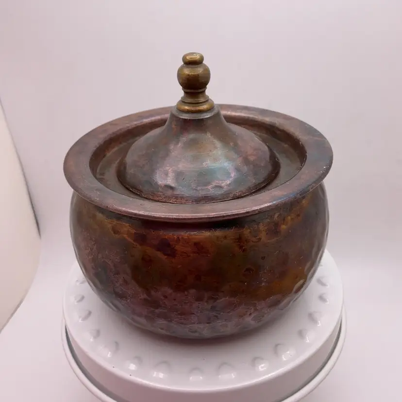 POW3 VTG Pounded Copper Trinket Box with Lid 3.75” Great Patina!