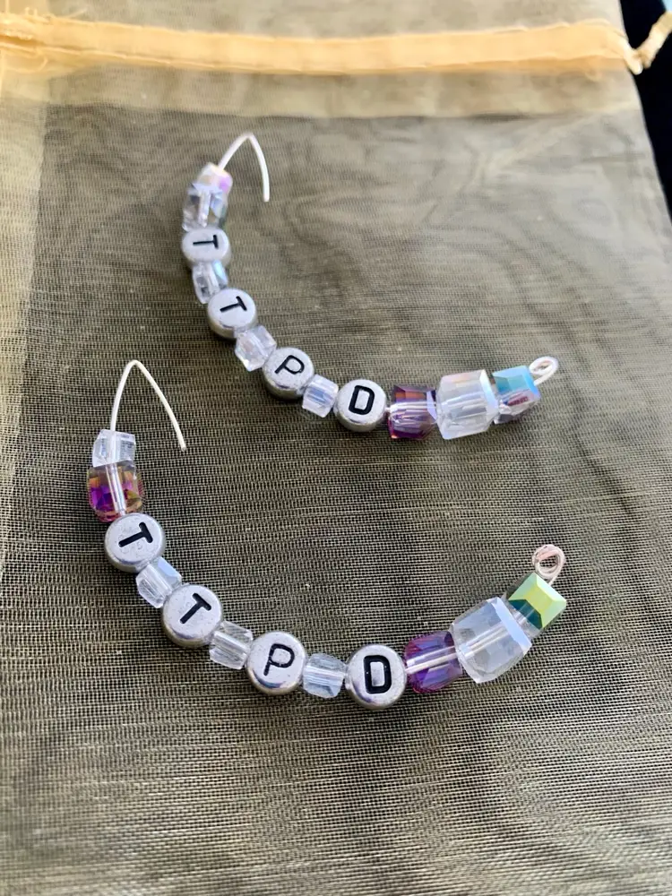 TTPD LUXURY Featherweight EARRINGS
TAYLOR SWIFT 🫶 SWIFTIE
MBEADESIGNS EXCLUSIVE
FREE SHIPPING 