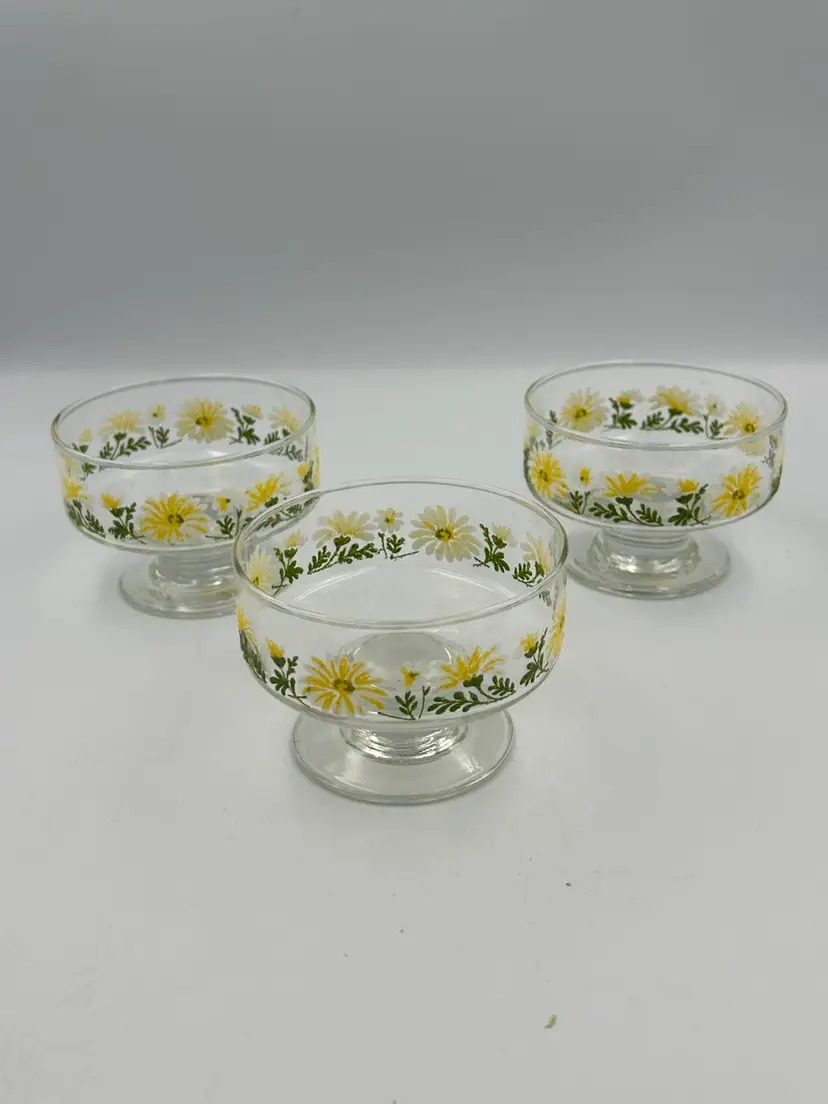 3 Vintage Libbey Raised White And Yellow Daisy Flower Dessert, Bowls