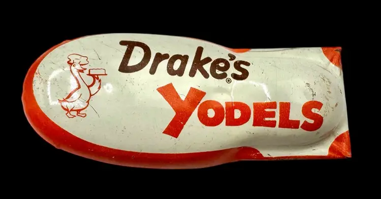 Vintage Drakes Yodels Advertising Tin Litho Clicker Noise Maker Toy Kirchnof USA