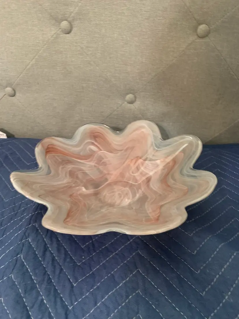 003 Art Glass Swirl Bowl Cream And Pink