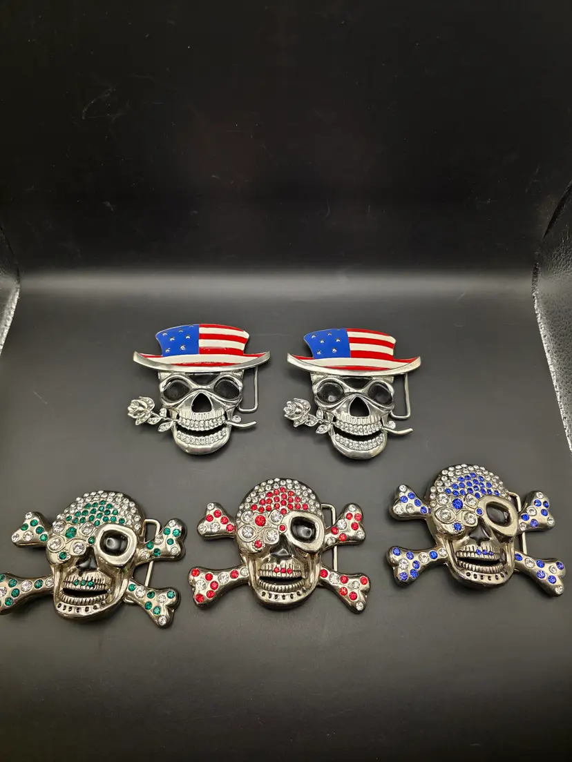 Skull belt buckles