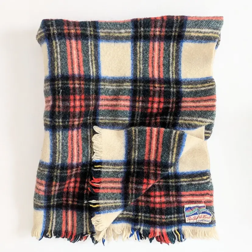 Vintage Klingendahl Made in Finland 100% Wool Lap Blanket Tartan Plaid 34" x 48"