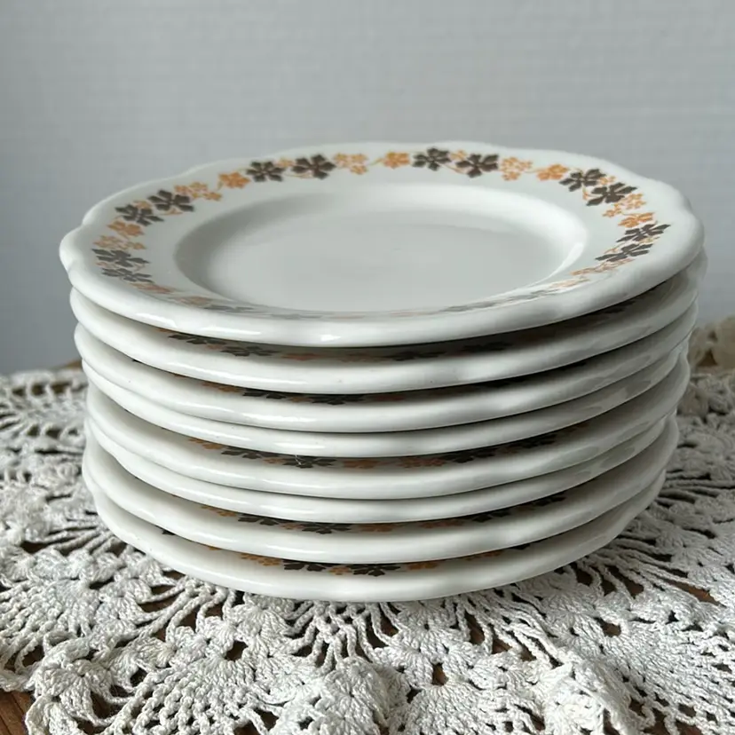 8 Vintage 1970’s Buffalo China Dessert/Bread Plates Restaurant Ware 