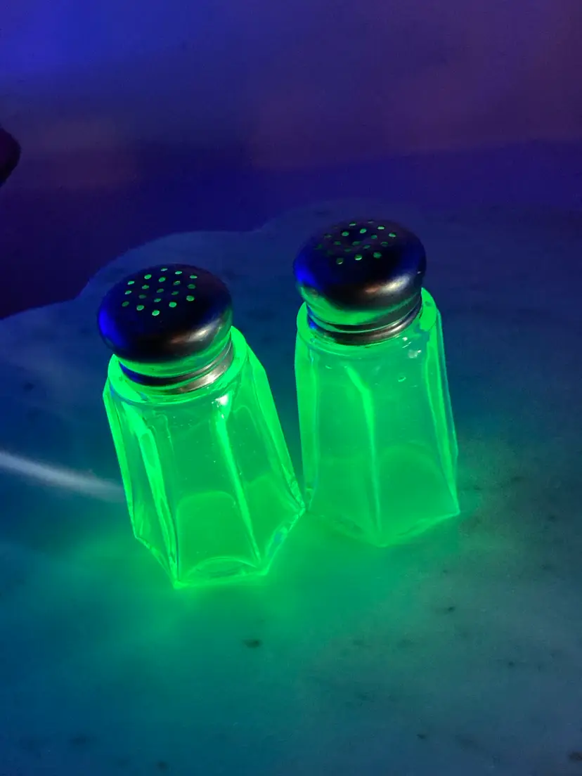 Vintage Uranium Salt And Pepper Shakers! UV Reactive! Glow 😎 3” Tall 2” Wide At Base!