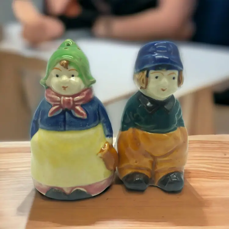Dutch Boy & Girl Salt - Pepper Shakers 3" tall - Made in Japan