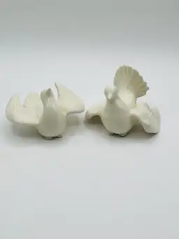 A pair of Vintage 1970s ceramic Lovebirds Turtle Doves Birds