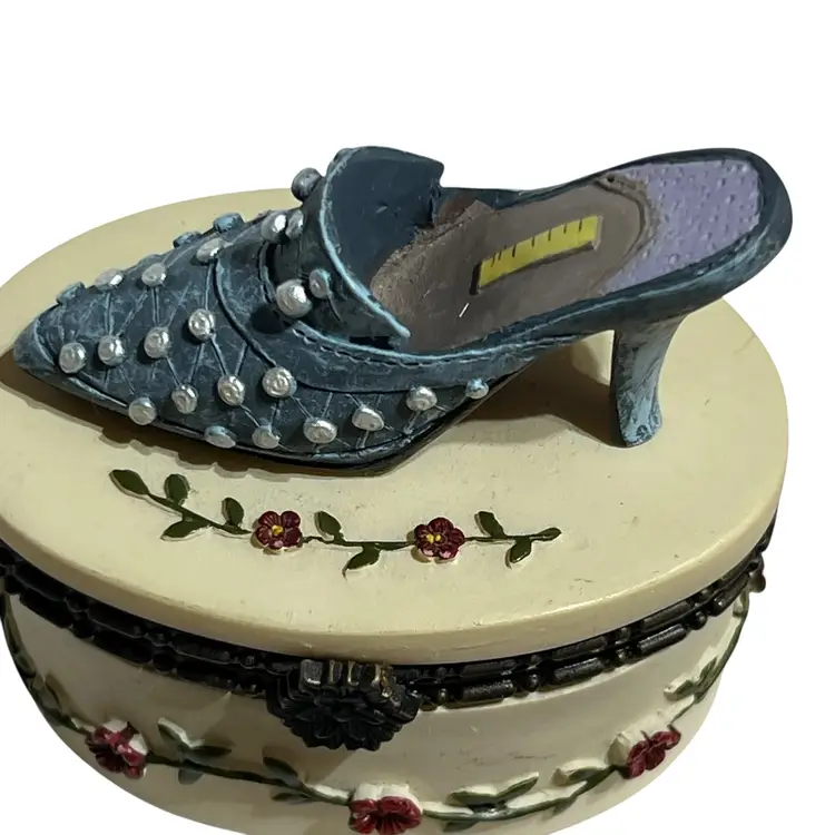 Vintage Resin Shoe And Roses Hinge To Trinket Box 2.75" X 2.75"
