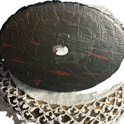 Solid & Heavy Red Duck With 3 Metal Posts To Hold Photographs.
The Base Is Brown To Represent Dirt.