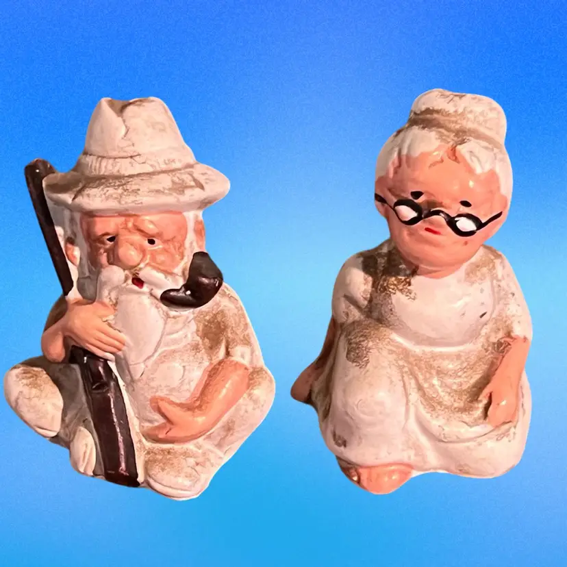 Vintage Porcelain Grandma & Grandpa Salt & Pepper Shakers (Japan)